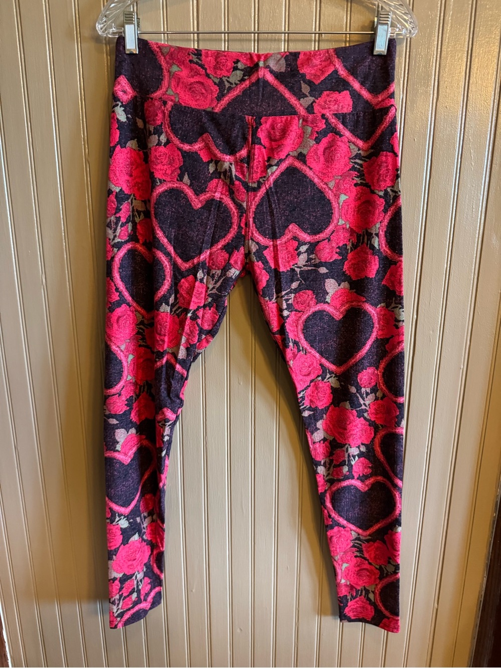 New LuLaRoe Black & Hot Pink Heart and Rose Print Leggings tall curvy